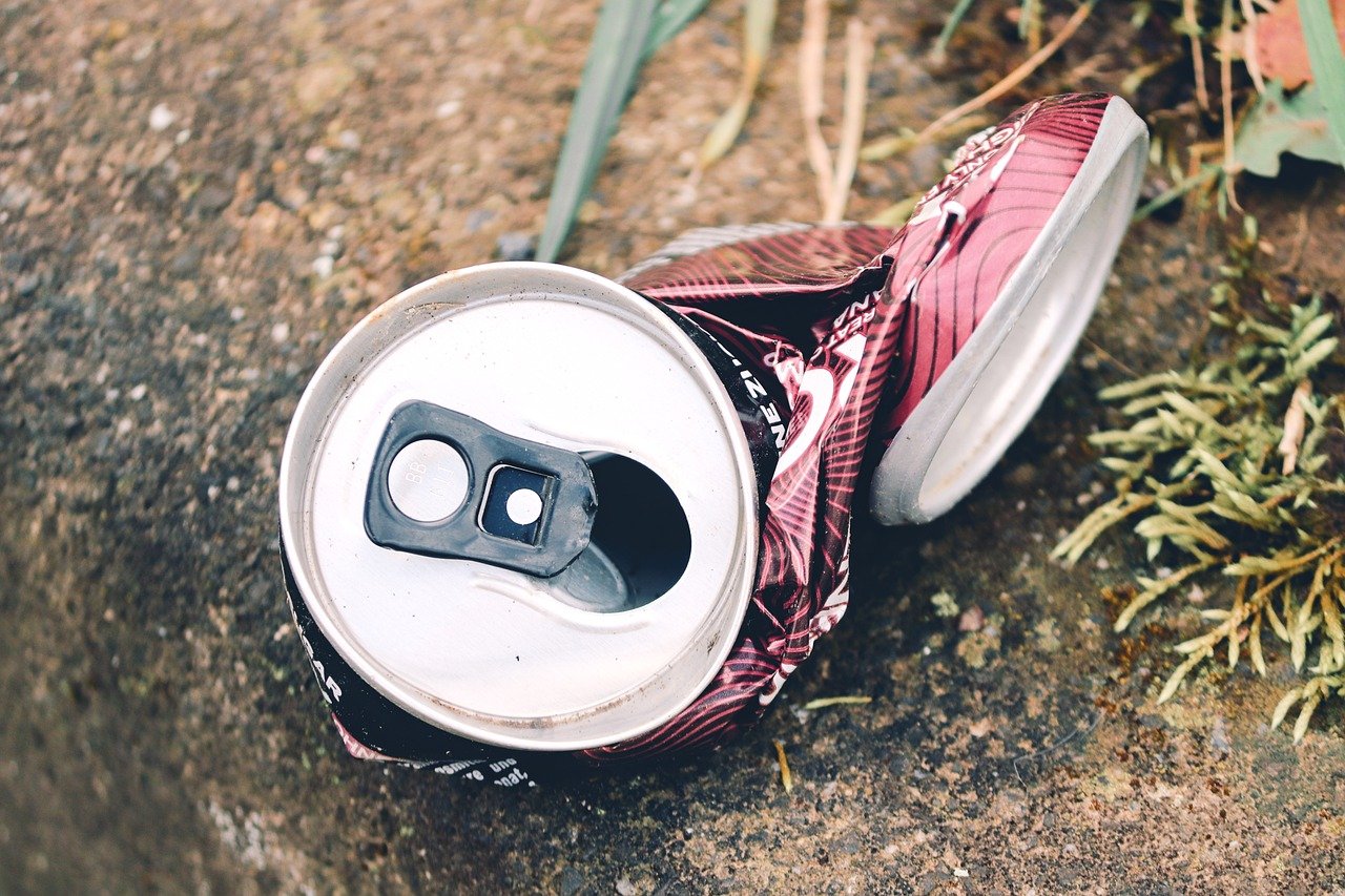 Ceny skupu złomu puszek aluminiowych w Polsce – trendy z ostatnich 12 miesięcy | Scraprice